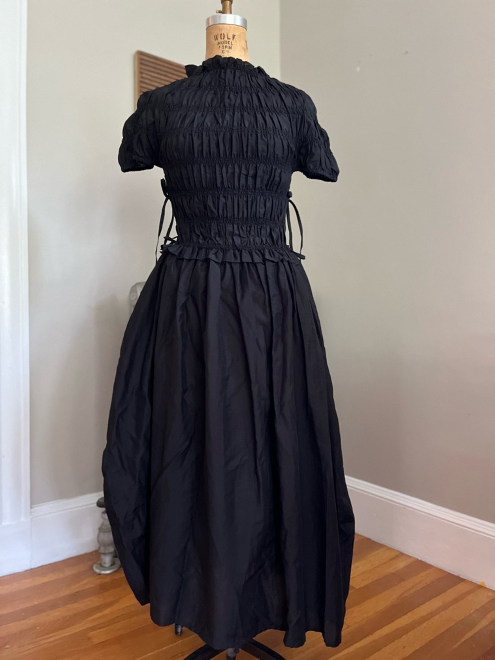 Cordera Fluid Sculpted Dress - Picture 2 of 12